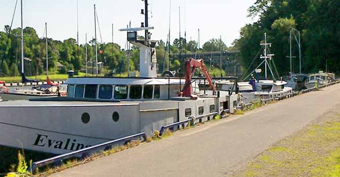 Southampton ontario fishing boats in beautiful harbour